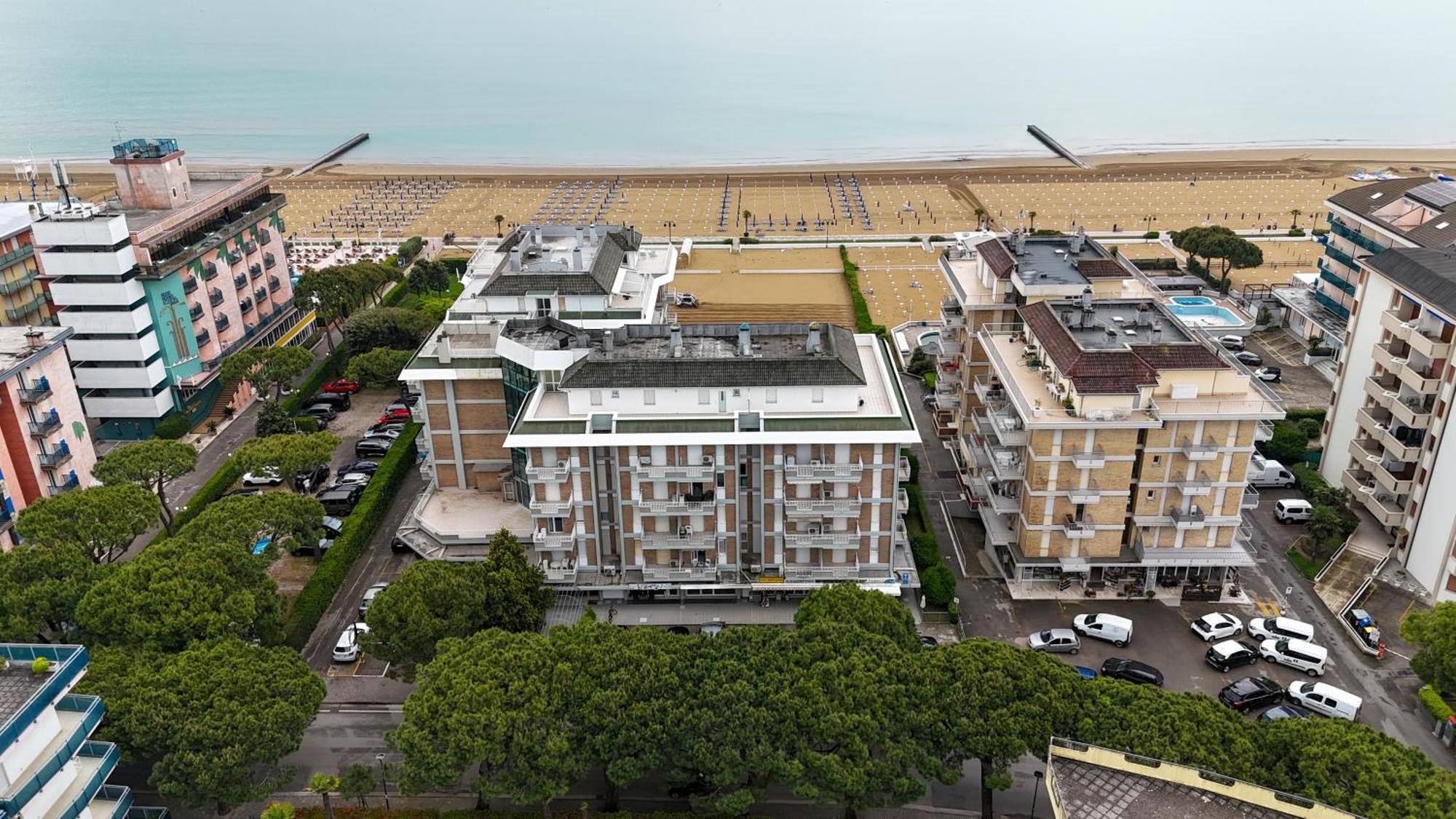 Jesolo Beach! Fronte Mare - Piscina Park E Posto Spiaggia Inclusi Exteriör bild